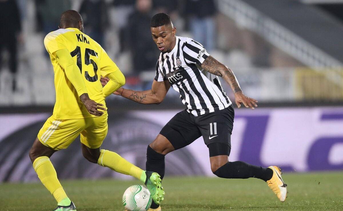 清晨体能课后，皇家社会回应争议备战德国杯，底气十足，更衣室氛围转暖(强省会建设的济南策让未来底气十足)