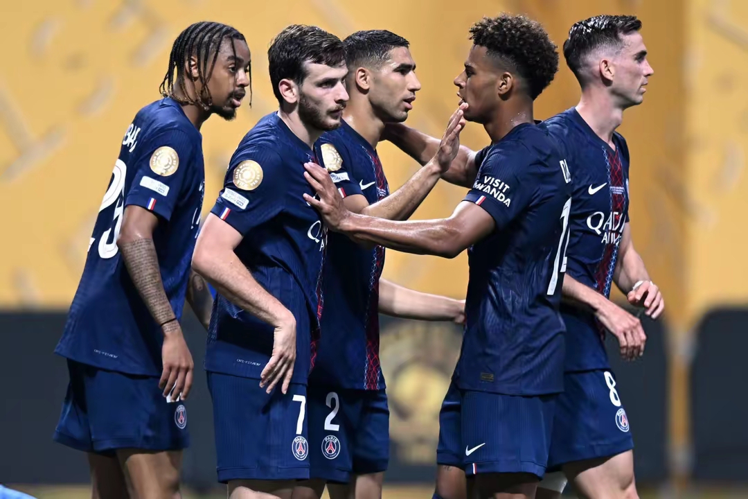 爱游戏中国官网-葡超倒计时，拜仁慕尼黑赛前再遭质疑，细节引发关注，态度坚定，身体对抗强度拉满的简单介绍